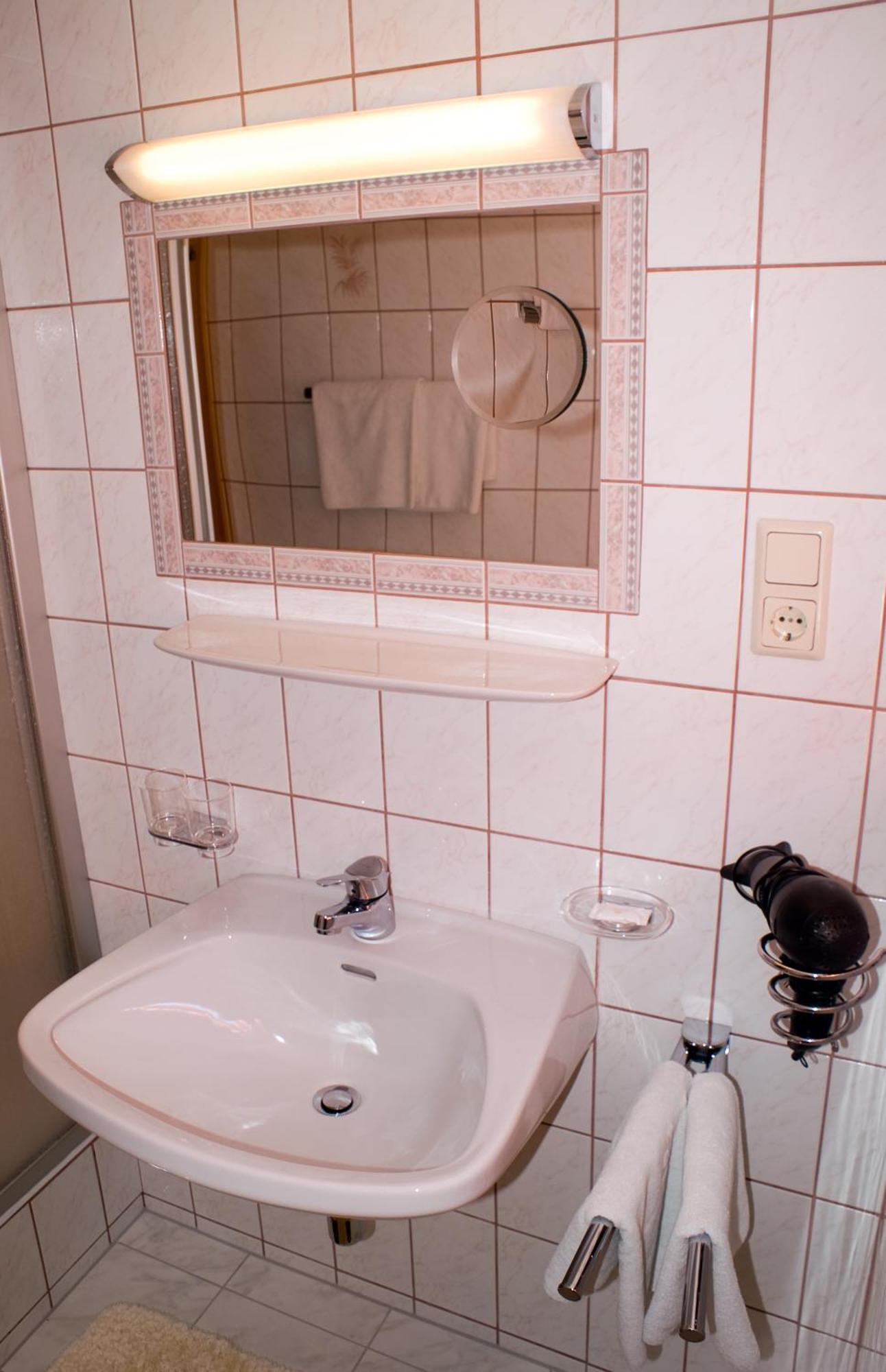 Gaestehaus Resi Jerzens Buitenkant foto