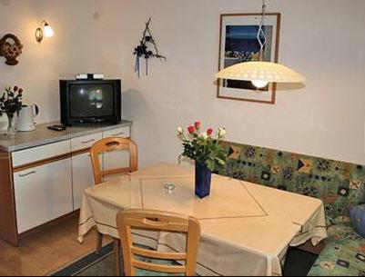 Gaestehaus Resi Jerzens Buitenkant foto