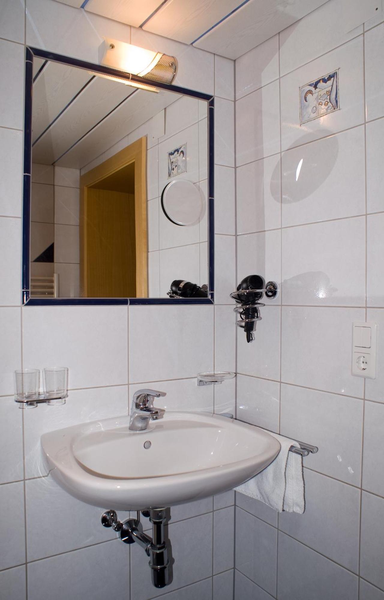 Gaestehaus Resi Jerzens Buitenkant foto