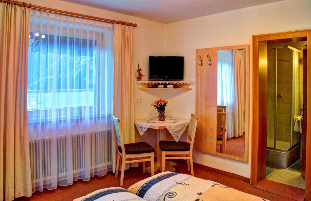 Gaestehaus Resi Jerzens Kamer foto