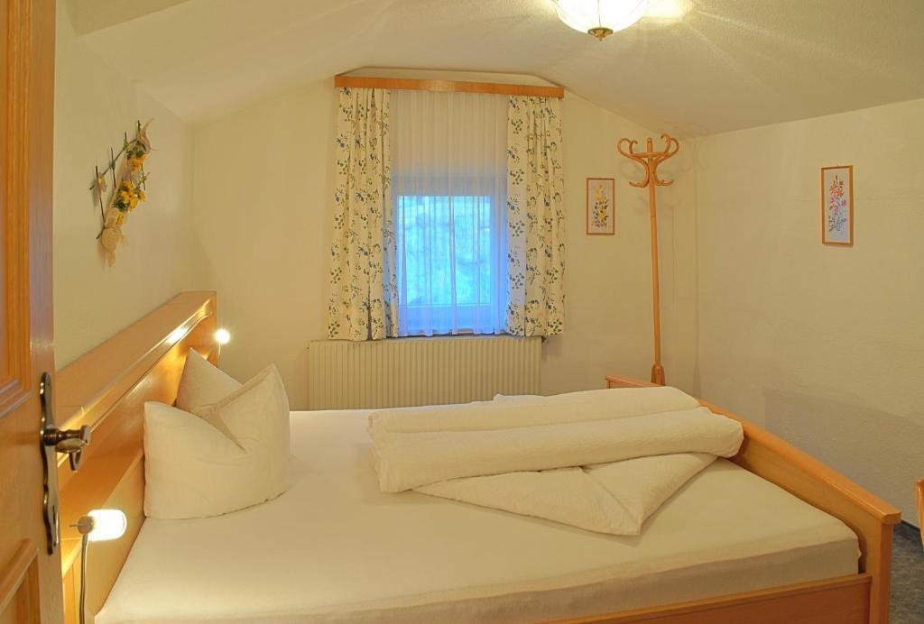 Gaestehaus Resi Jerzens Kamer foto