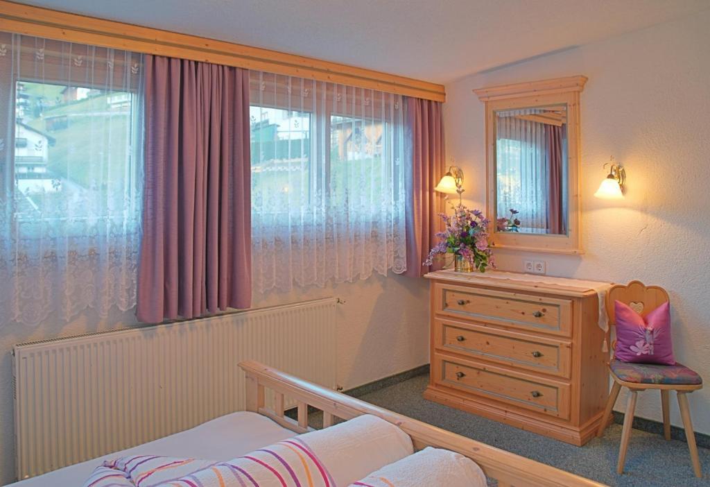 Gaestehaus Resi Jerzens Buitenkant foto